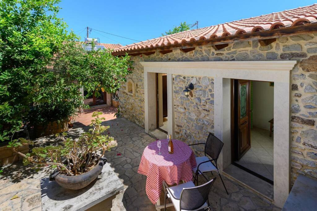 Marigoula House Villa Pombia Exterior photo
